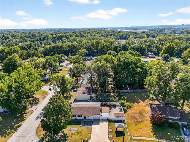 $199,500 | 1748 Spring Forest Lane, Hazelwood, MO 63042