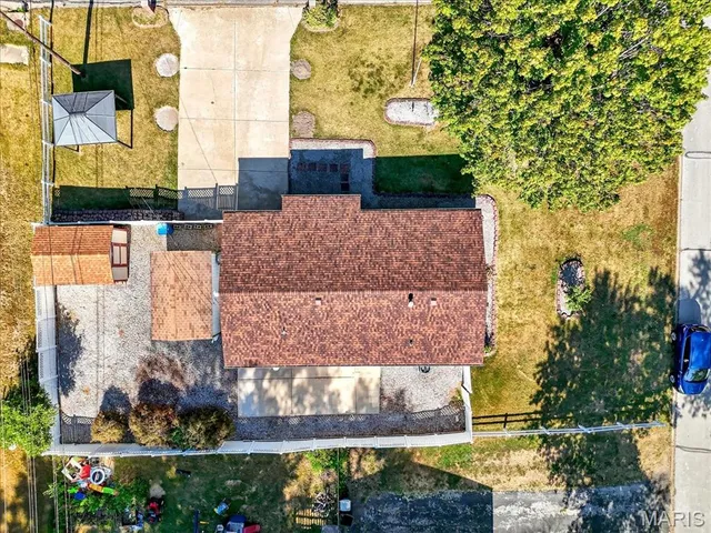 $199,500 | 1748 Spring Forest Lane, Hazelwood, MO 63042