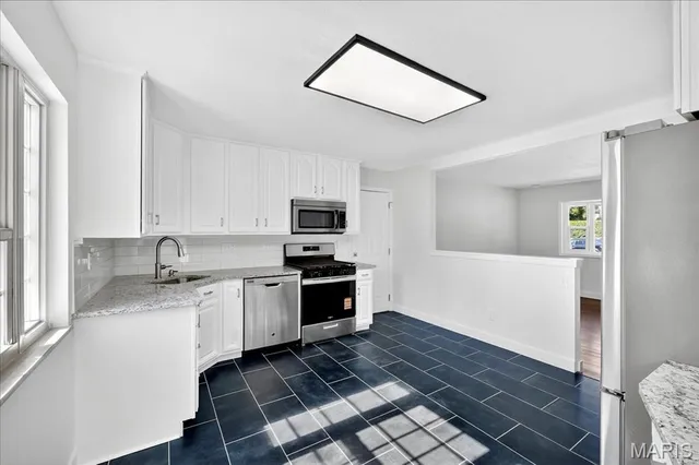 $199,500 | 1748 Spring Forest Lane, Hazelwood, MO 63042