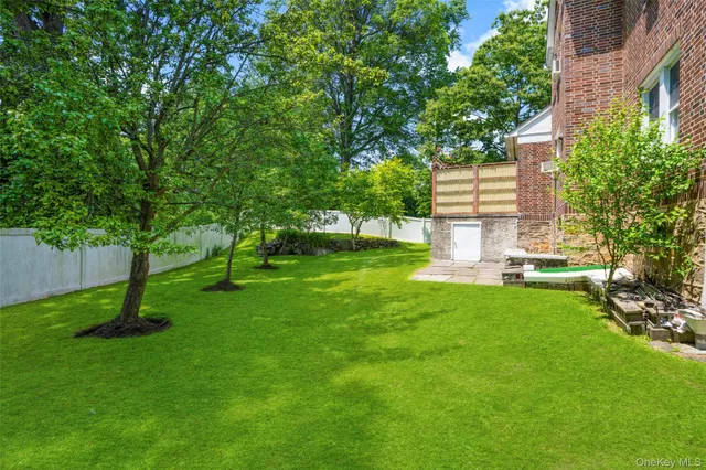 a view of house with backyard