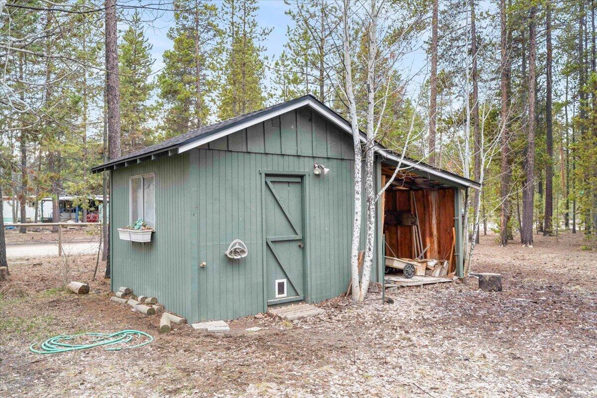 51520 Ash Road La Pine, OR 97739 - Photo 43 of 57 06-Shed