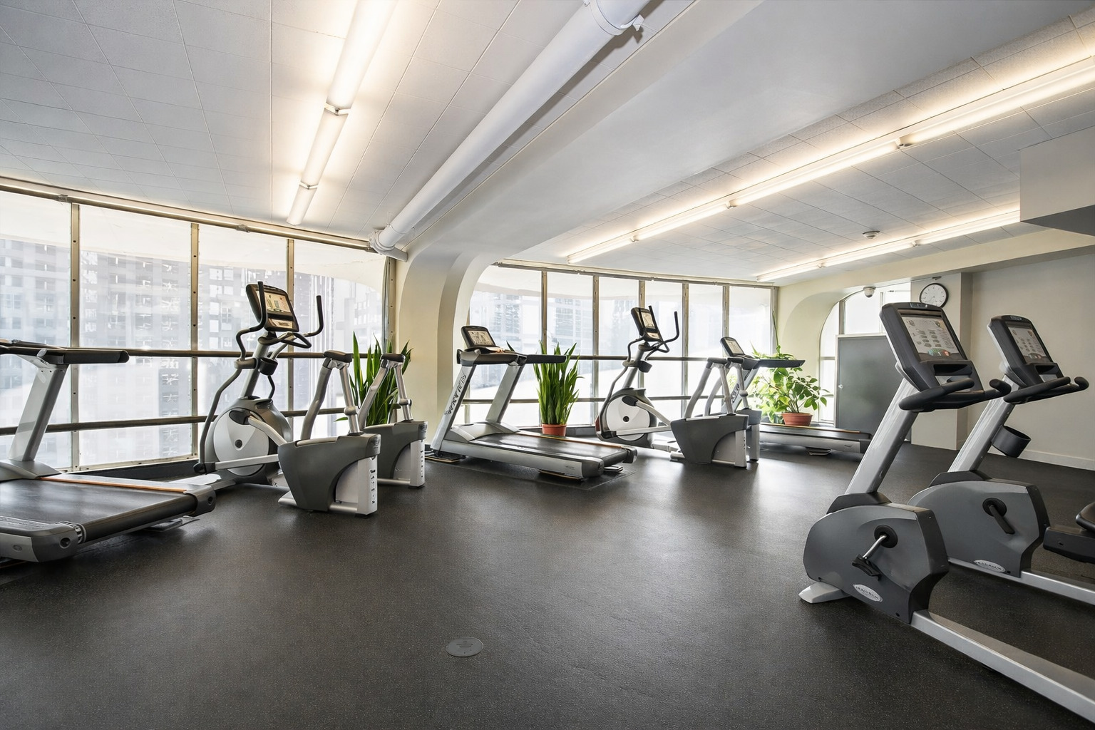 300 North State Street, Unit 2504 Chicago, IL 60654 - Photo 8 of 9