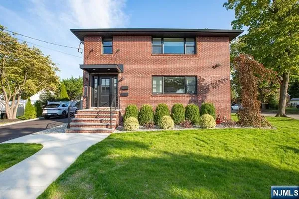$3,950 | 99 Baldwin Place, Unit 1, Bloomfield, NJ 07003