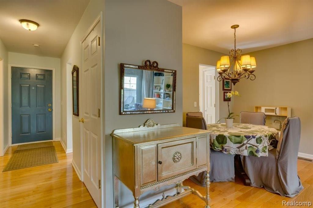 1402 Crescent Lane, Unit 330 Rochester Hills, MI 48306 - Photo 8 of 32