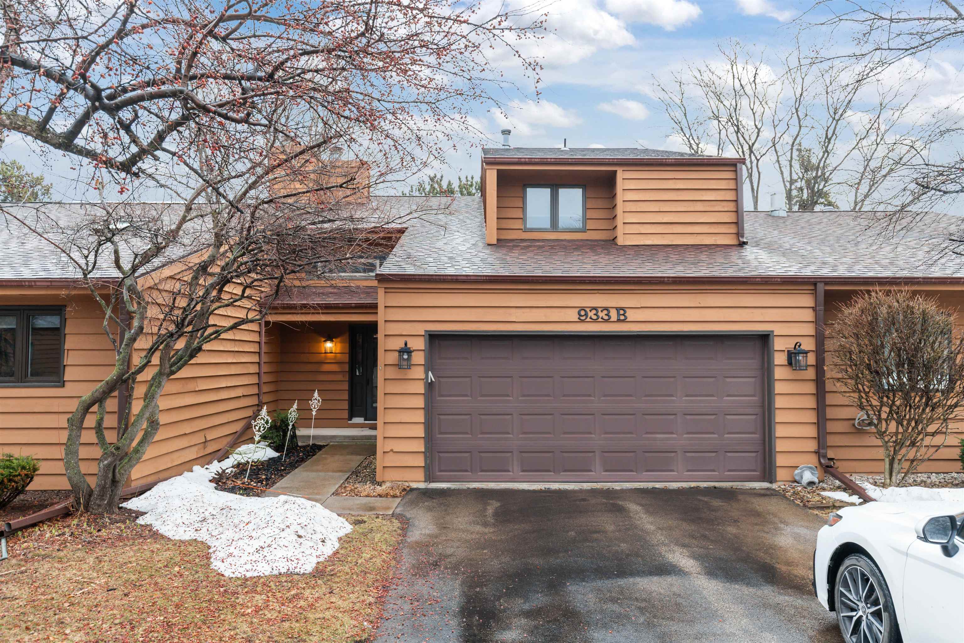 933 East Windfield Place Appleton, WI 54911 - Photo 2 of 33