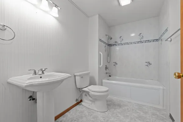 $269,900 | 933 East Windfield Place, Unit B, Appleton, WI 54911