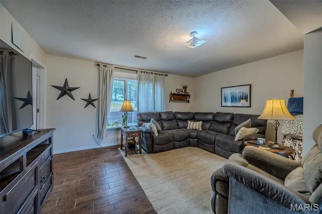 $725,000 | 14675 Edison Road, Lebanon, MO 65536