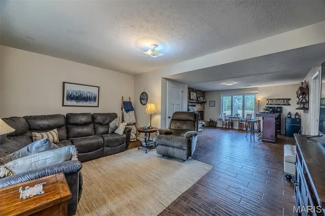 $725,000 | 14675 Edison Road, Lebanon, MO 65536