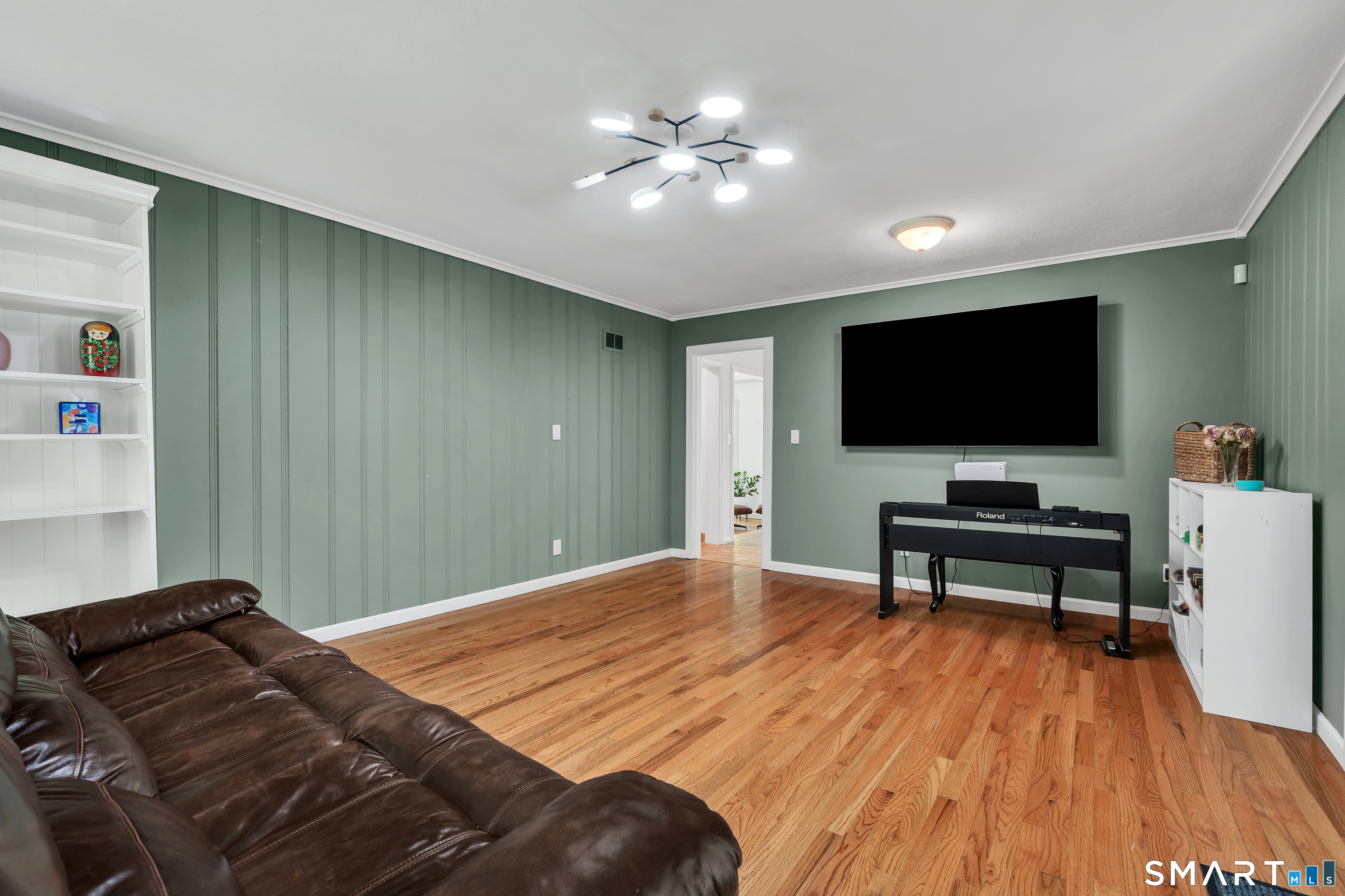 62 Edgewood Way New Haven, CT 06515 - Photo 13 of 39