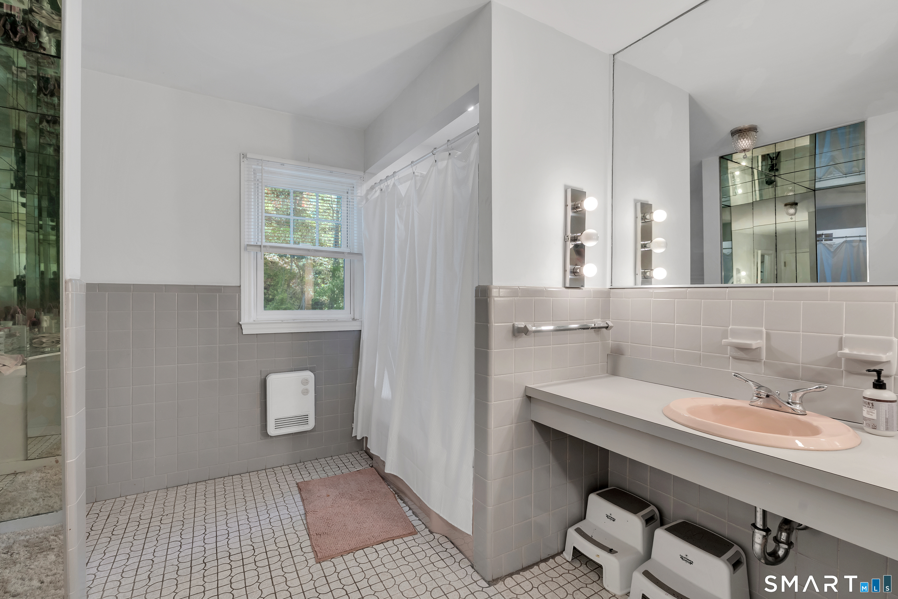 62 Edgewood Way New Haven, CT 06515 - Photo 23 of 39 2nd full bath