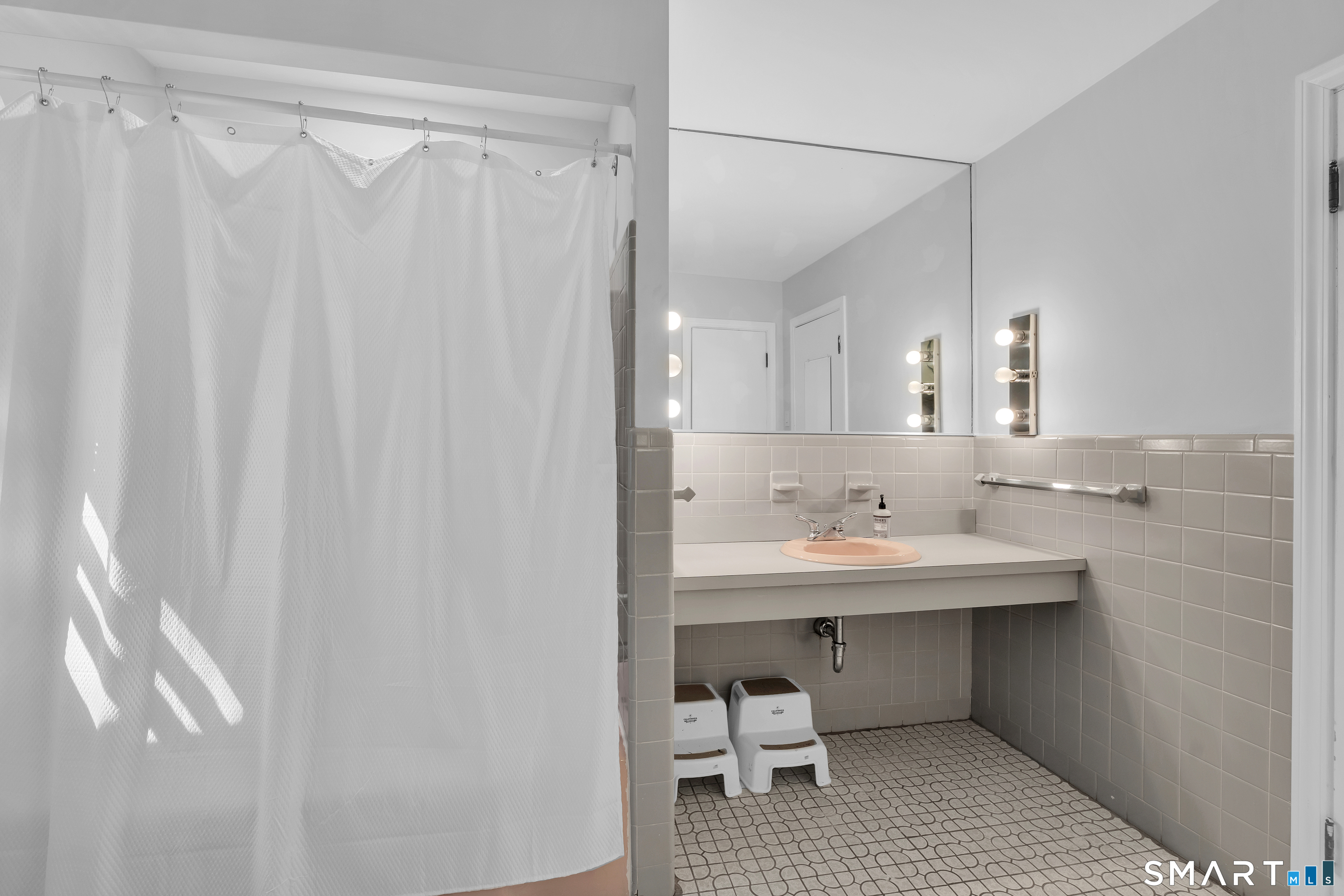 62 Edgewood Way New Haven, CT 06515 - Photo 24 of 39
