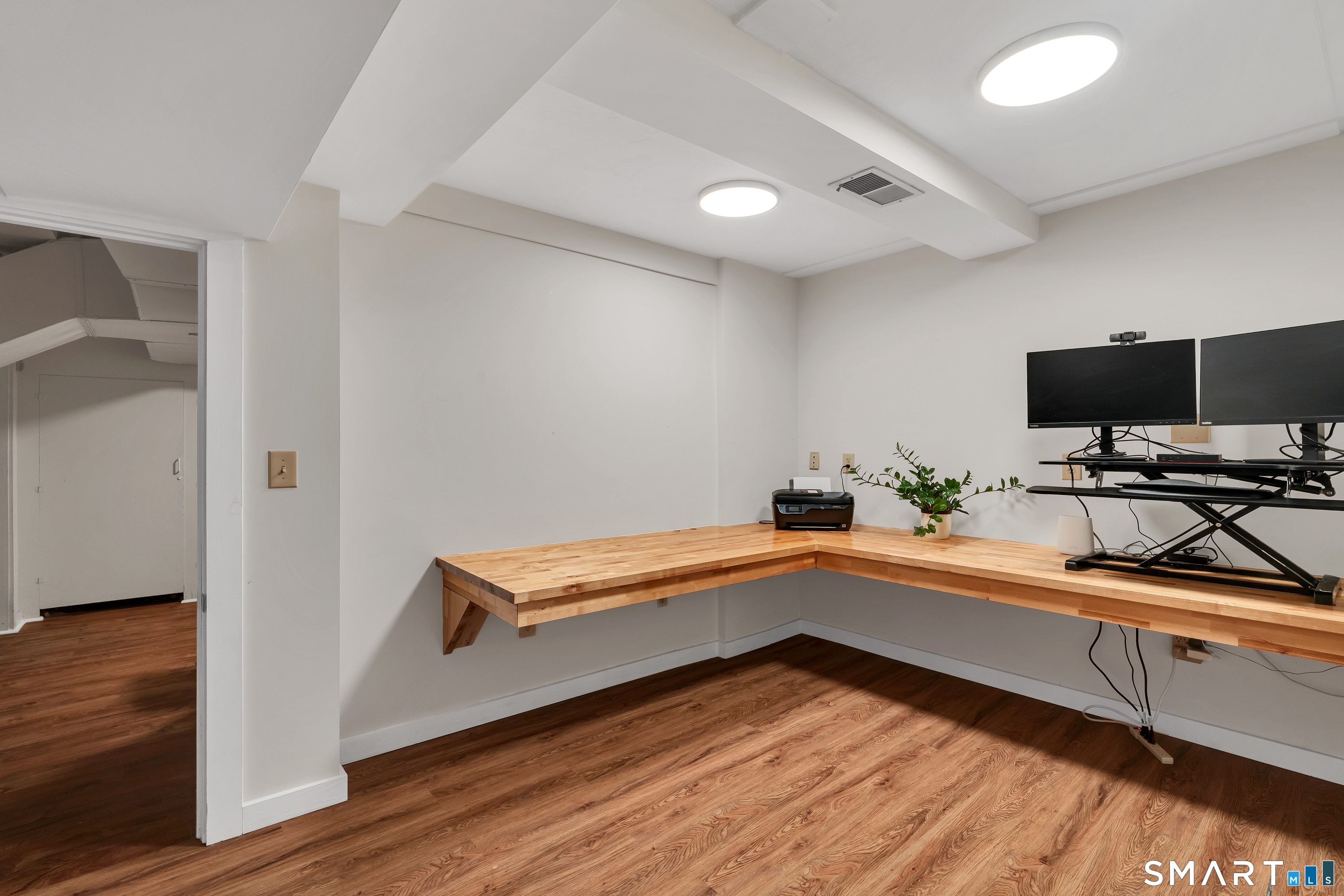 62 Edgewood Way New Haven, CT 06515 - Photo 31 of 39 Home office - fully wired for high-speed internet/USB/USBC ports