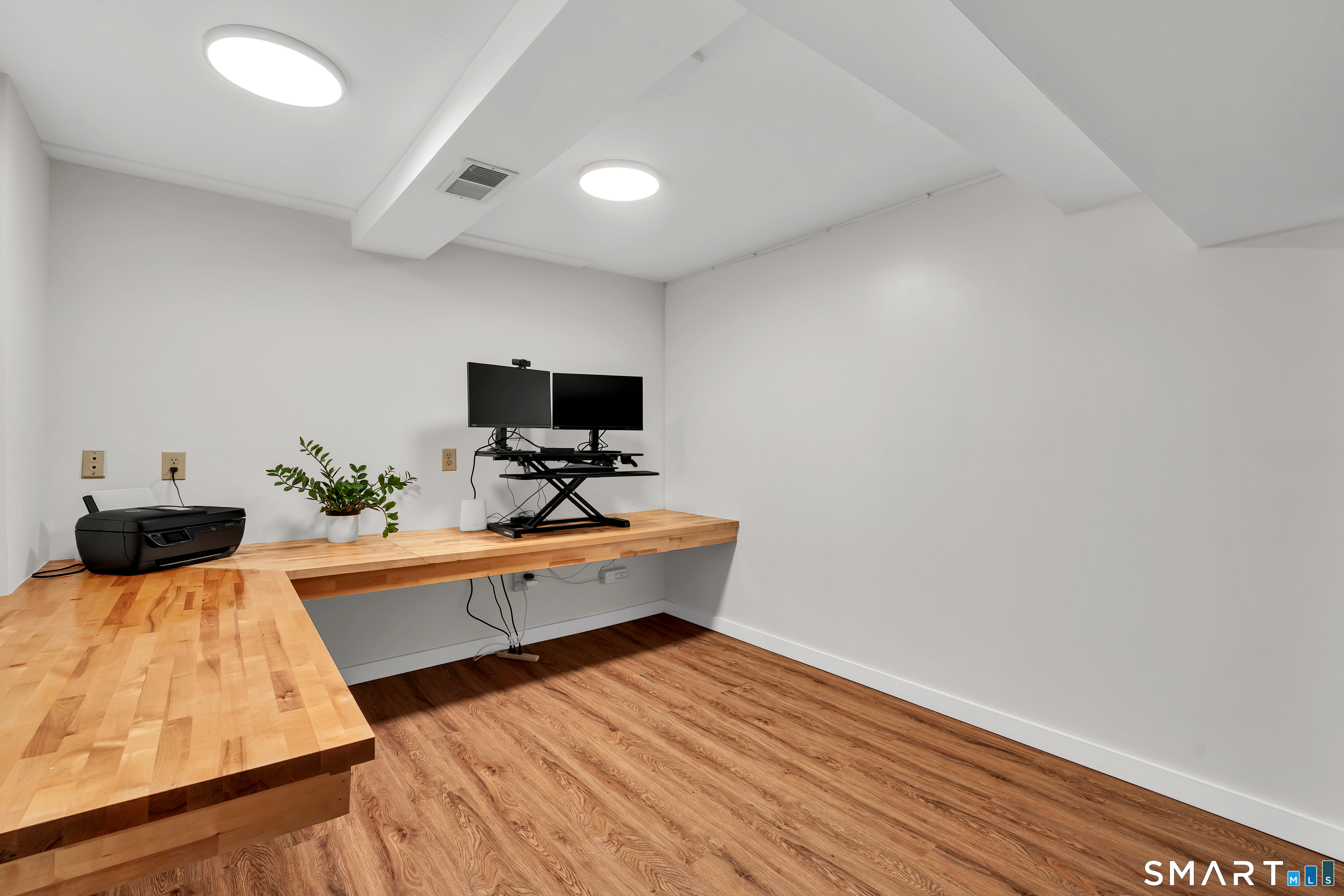 62 Edgewood Way New Haven, CT 06515 - Photo 32 of 39 Resilient flooring & sound-proofing = better video-conferencing