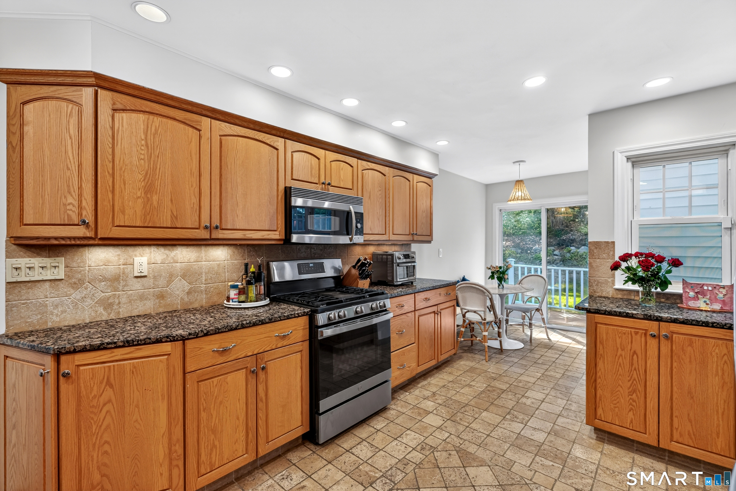 62 Edgewood Way New Haven, CT 06515 - Photo 9 of 39