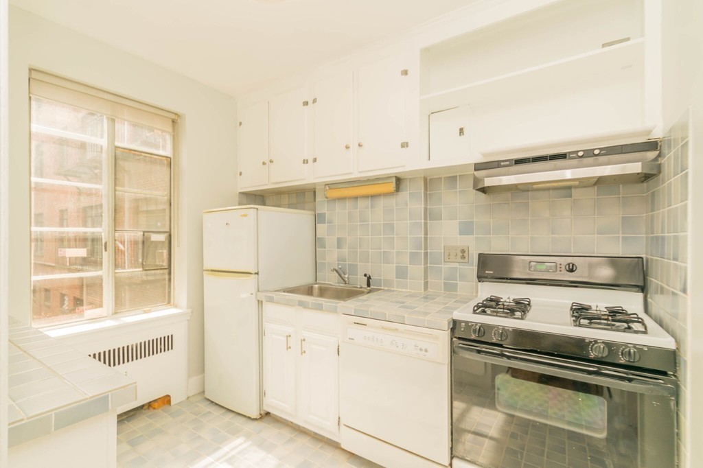 97 Strathmore Road, Unit 5 Boston, MA 02135 - Photo 3 of 30