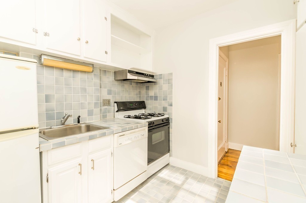 97 Strathmore Road, Unit 5 Boston, MA 02135 - Photo 5 of 30