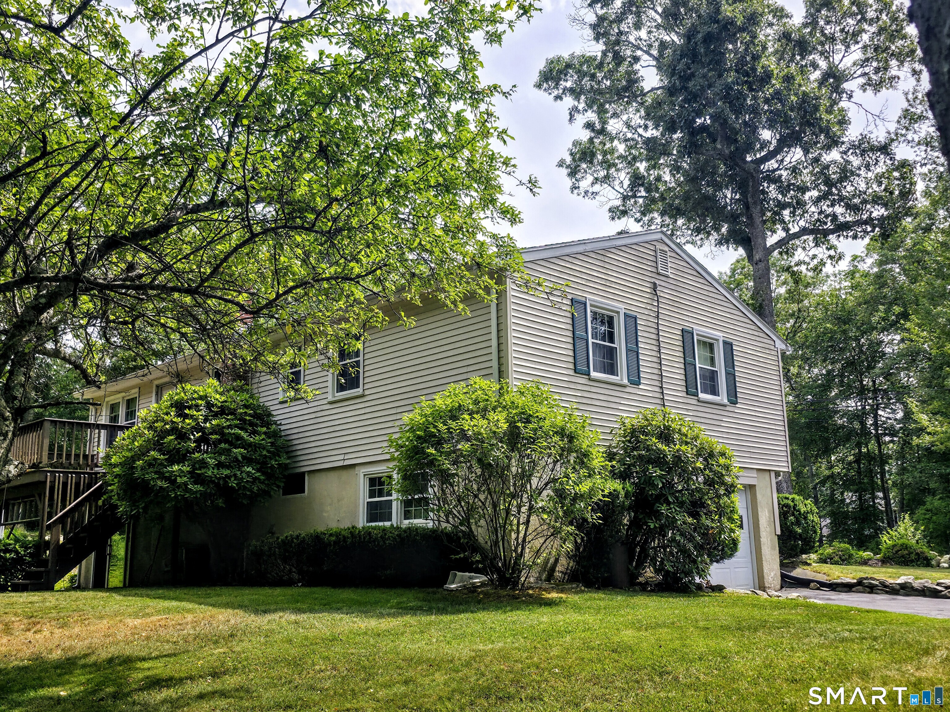 279 Gales Ferry Road Groton, CT 06340 - Photo 4 of 32 A side view