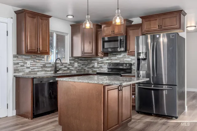 $430,000 | 805-807 South Wardwell Avenue, Emmett, ID 83617