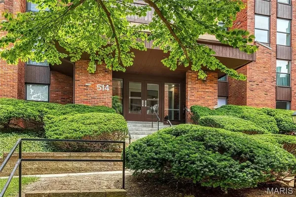 $219,000 | 514 Coeur De Royale Drive, Unit 404, Creve Coeur, MO 63141