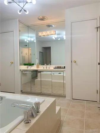 $219,000 | 514 Coeur De Royale Drive, Unit 404, Creve Coeur, MO 63141