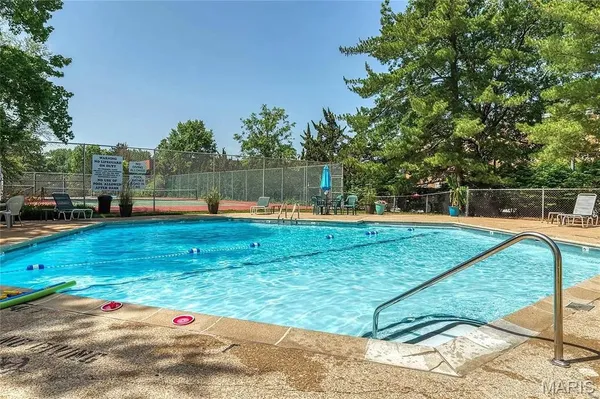 $219,000 | 514 Coeur De Royale Drive, Unit 404, Creve Coeur, MO 63141