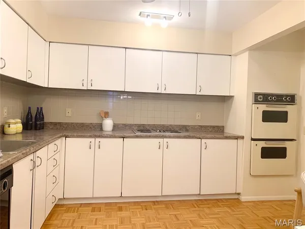$219,000 | 514 Coeur De Royale Drive, Unit 404, Creve Coeur, MO 63141