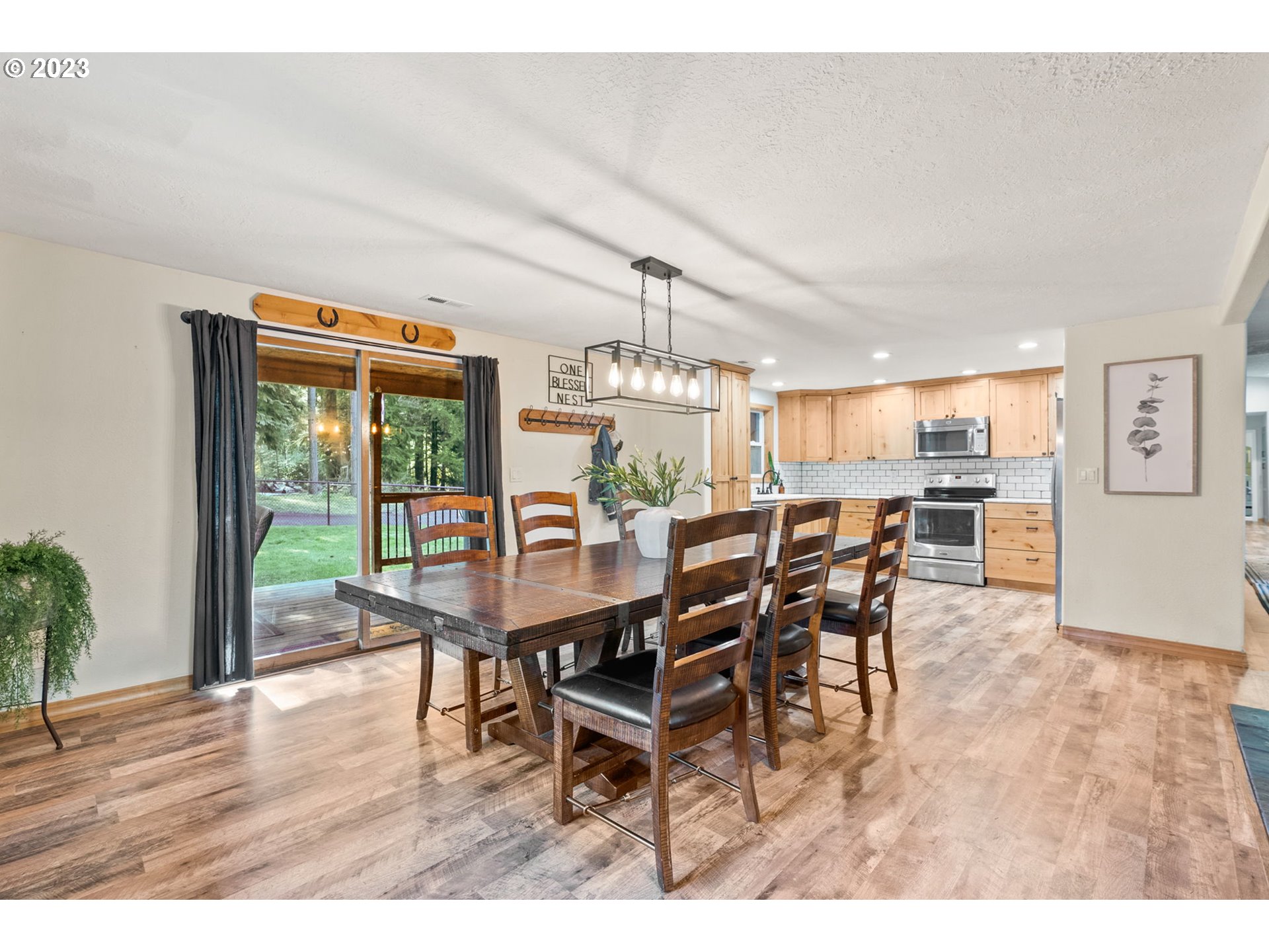 24050 Southeast McCabe Road Sandy, OR 97055 - Photo 16 of 44 Kitchen/Dining Room
