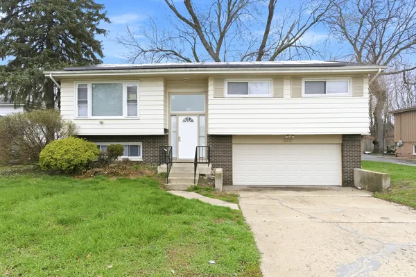 $229,900 | 15217 Waterman Drive, South Holland, IL 60473