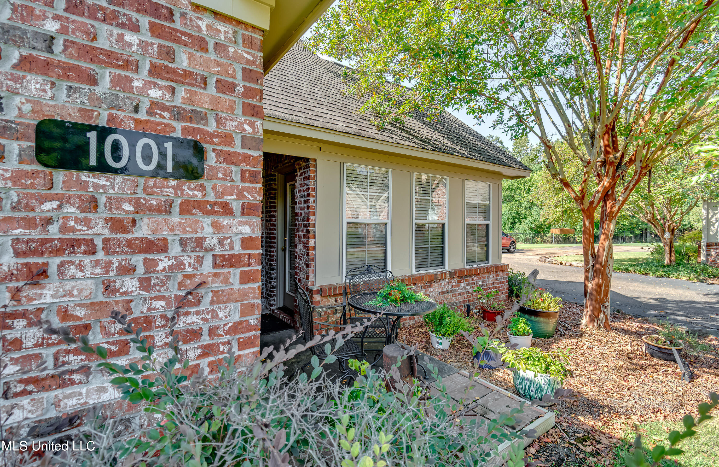 1001 Charmant Place Ridgeland, MS 39157 - Photo 2 of 40 2