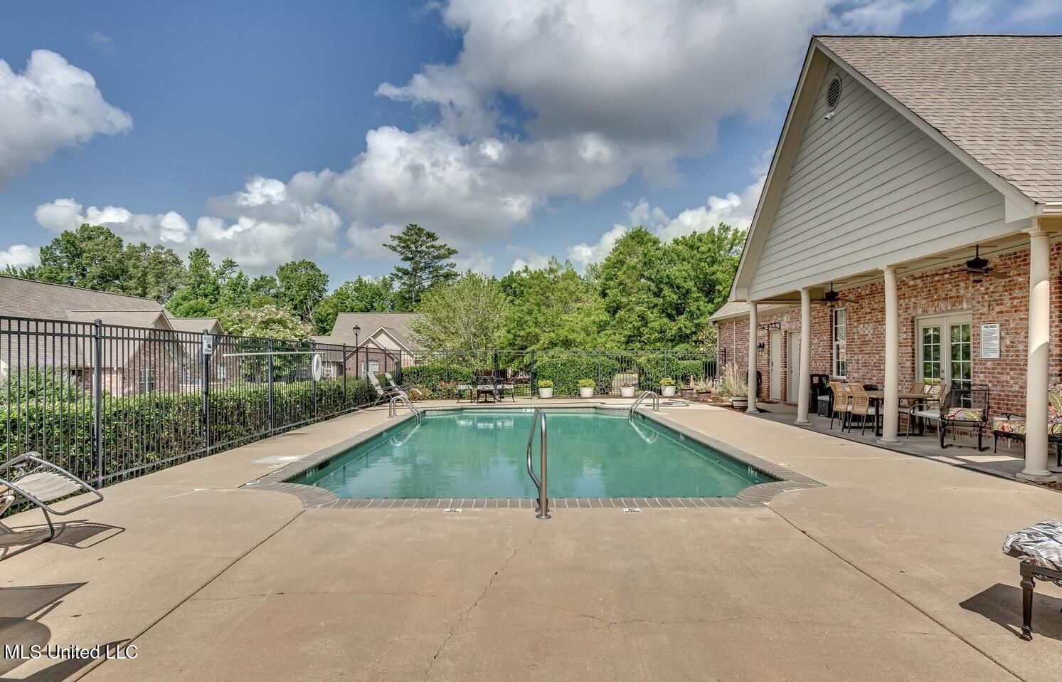 1001 Charmant Place Ridgeland, MS 39157 - Photo 38 of 40 Community pool and clubhouse