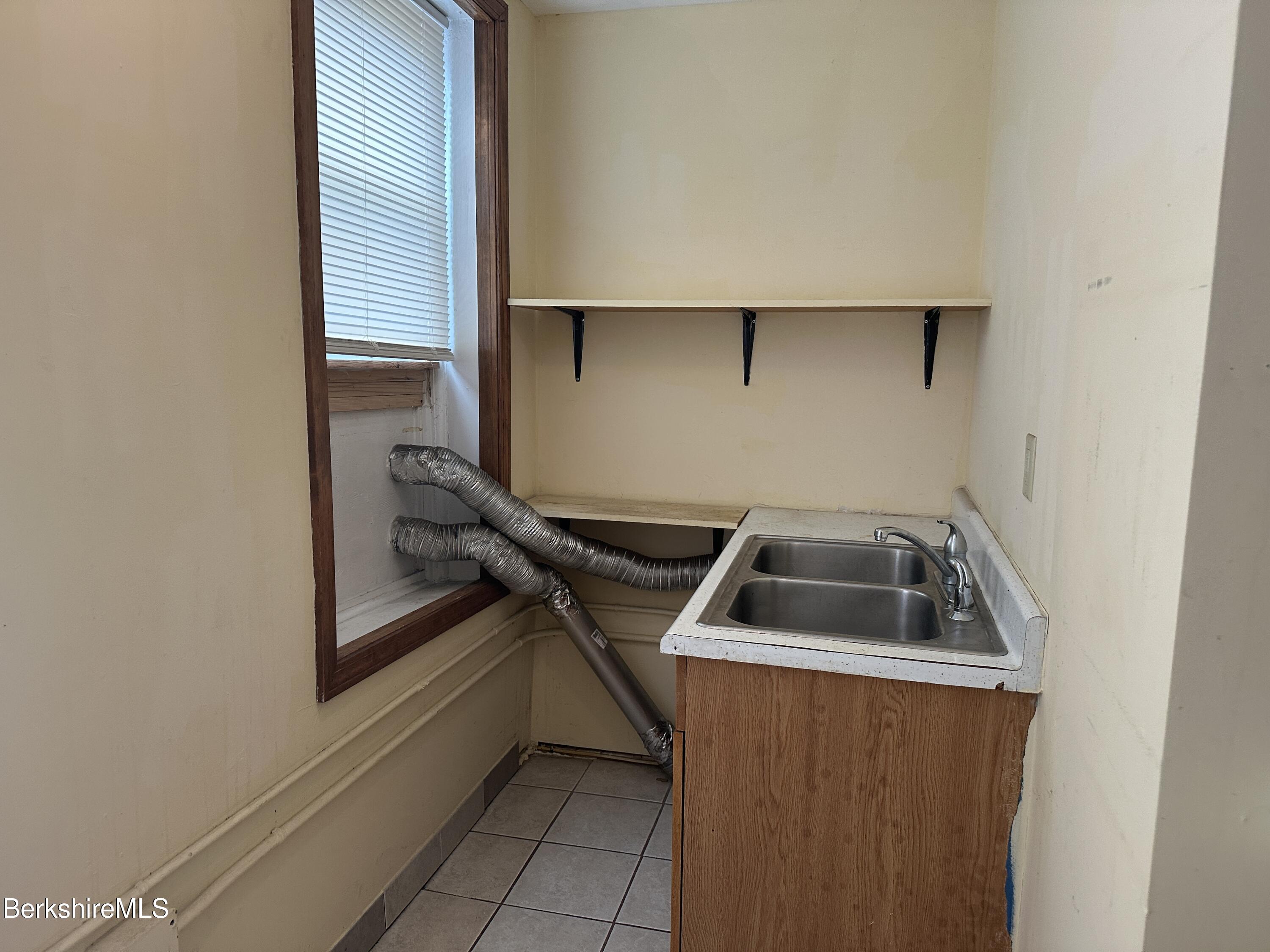 40 Reed Street Pittsfield, MA 01201 - Photo 35 of 36 46-2 Kitchen