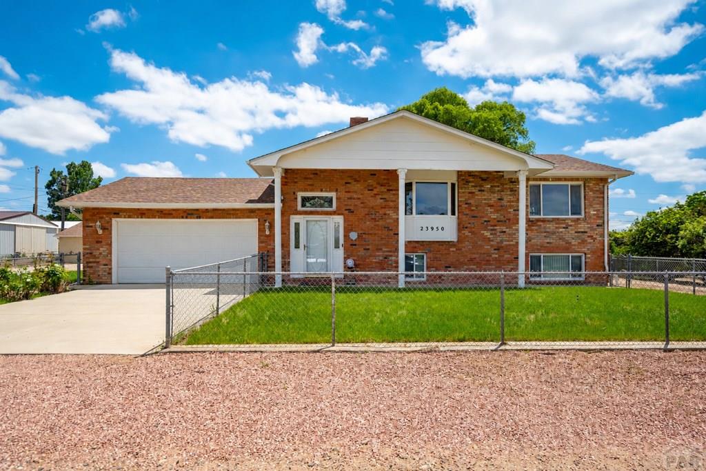 23950 Cardinal Road Pueblo, CO 81006 - Photo 3 of 34