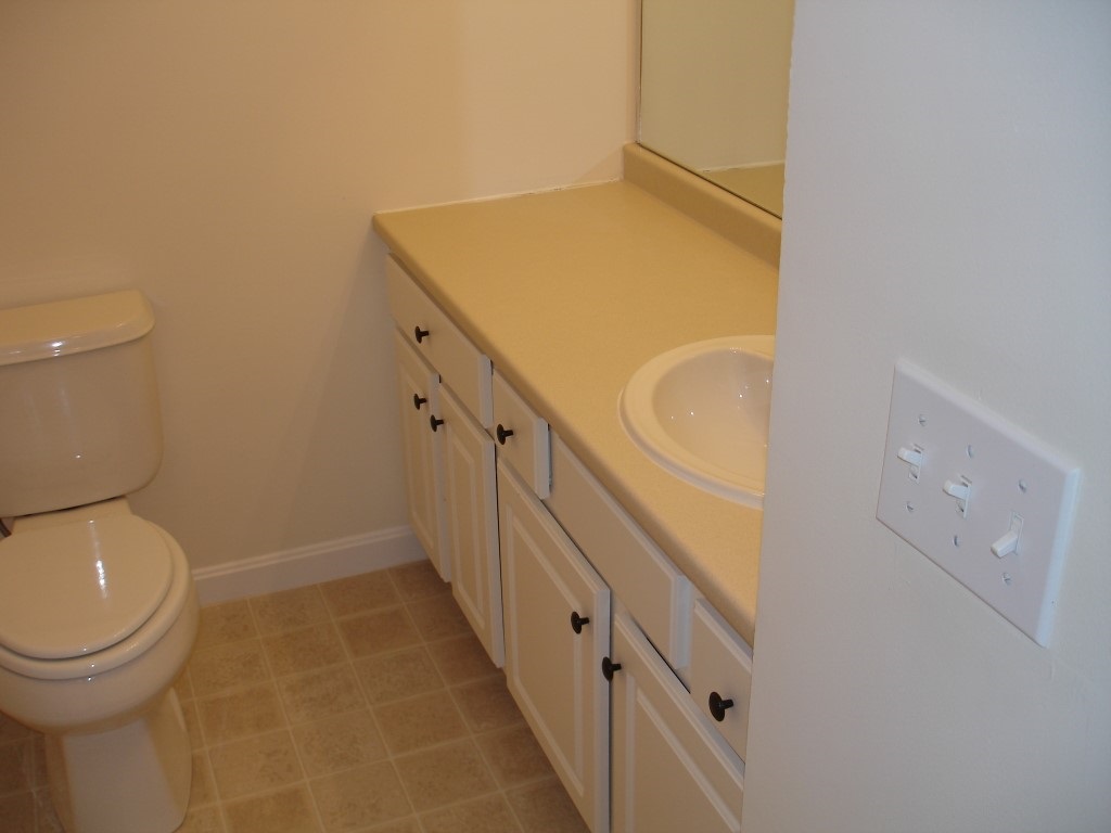 41 Hackett Hill Road, Unit 32 Manchester, NH 03102 - Photo 11 of 12