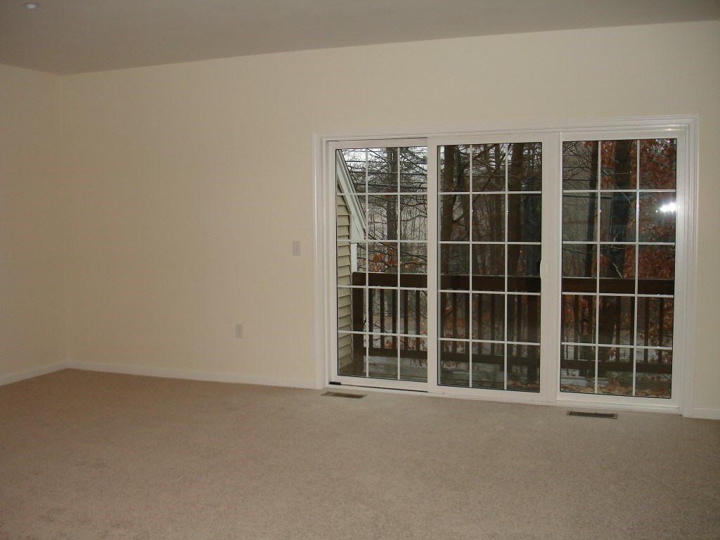 41 Hackett Hill Road, Unit 32 Manchester, NH 03102 - Photo 4 of 12