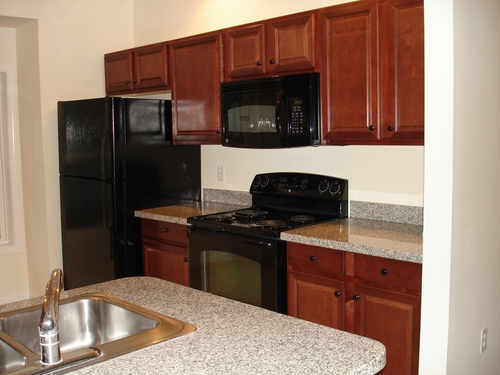 41 Hackett Hill Road, Unit 32 Manchester, NH 03102 - Photo 5 of 12
