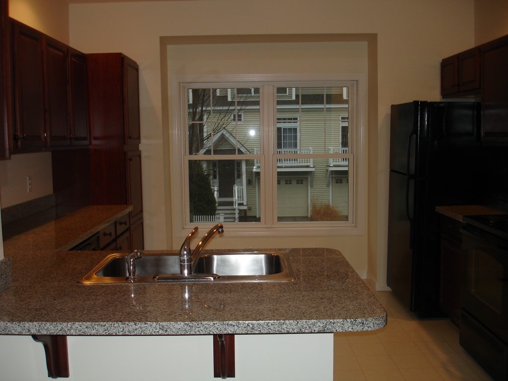 41 Hackett Hill Road, Unit 32 Manchester, NH 03102 - Photo 7 of 12