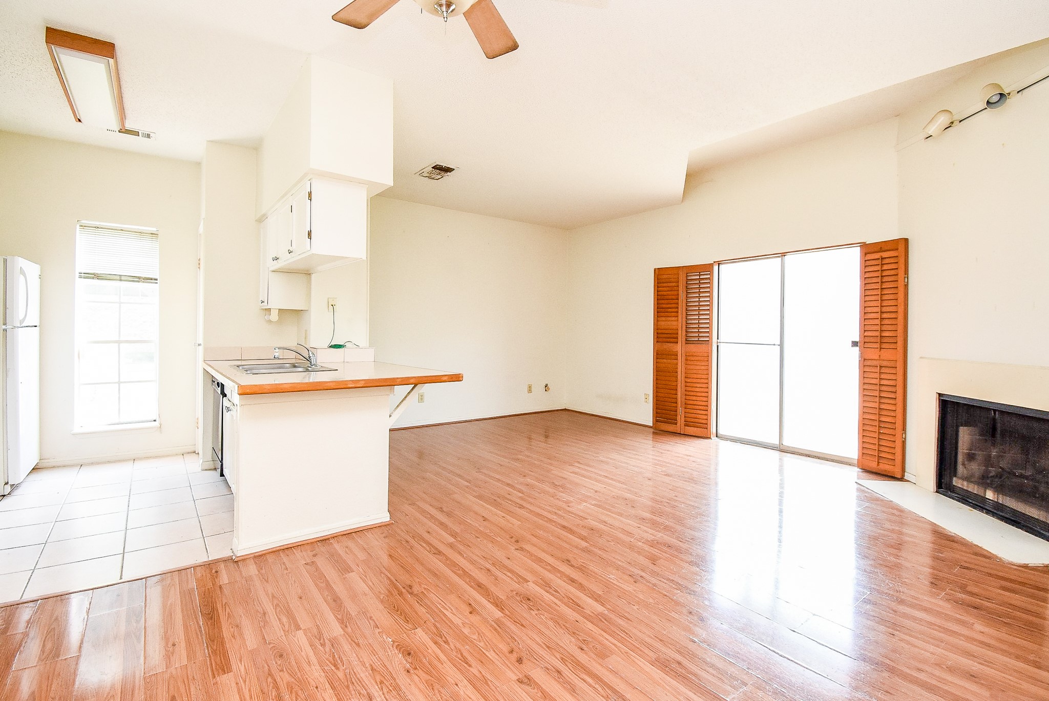 7575 Cambridge Street, Unit 1004 Houston, TX 77054 - Photo 4 of 32