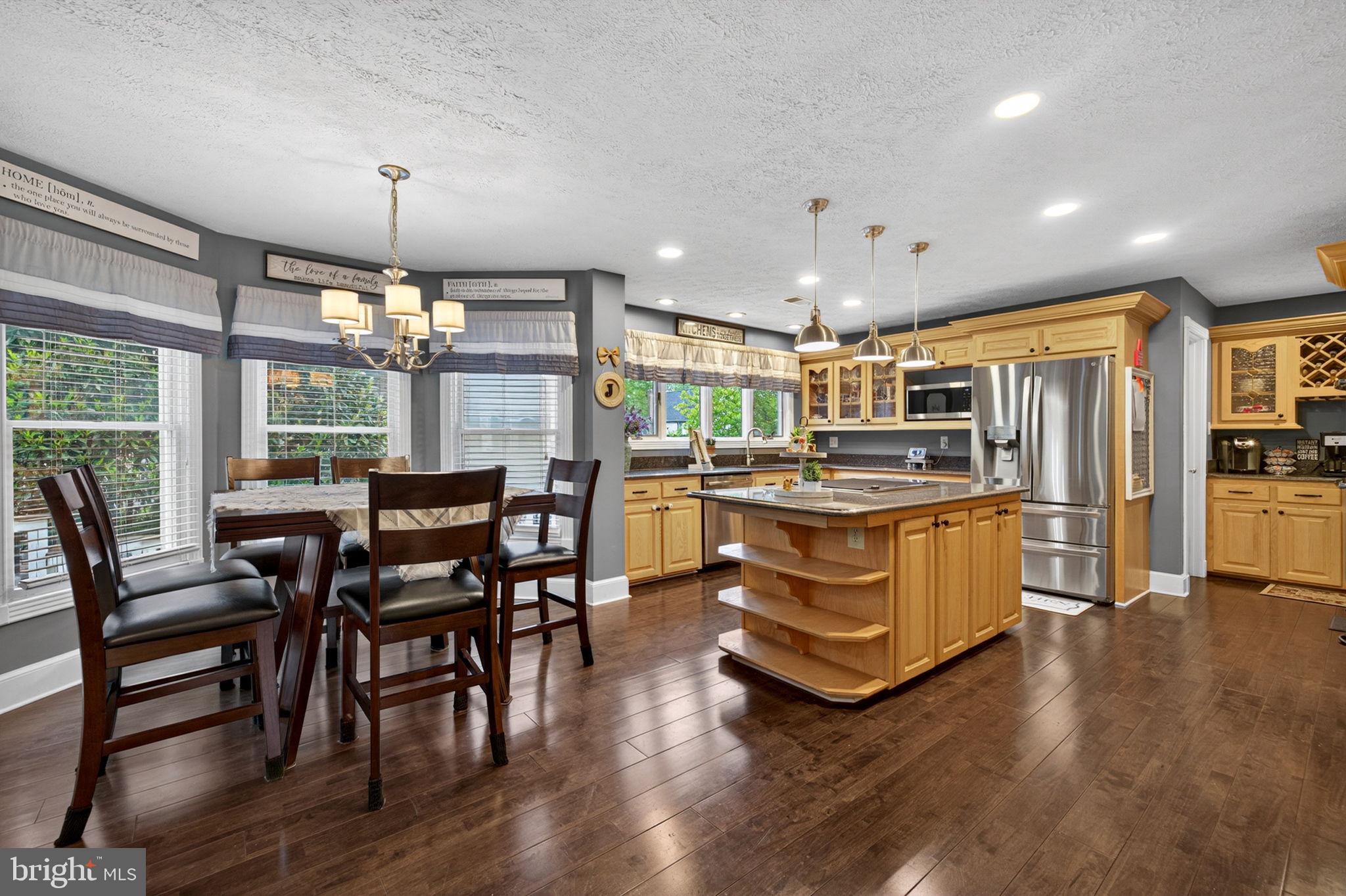 63 Rutherford Circle Sterling, VA 20165 - Photo 17 of 52 Huge Kitchen with Breakfast Room
