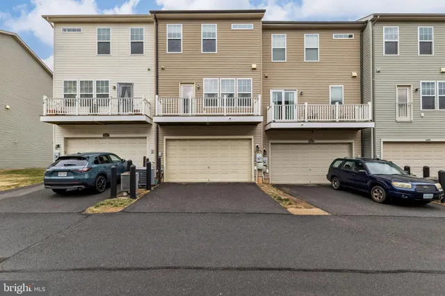 $2,999 | 44089 Eastgate View Drive, Chantilly, VA 20152