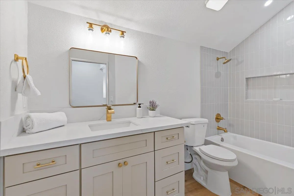 1572 Stone Edge Circle El Cajon, CA 92021 - Photo 27 of 34 a bathroom with a toilet a sink a tub and mirror