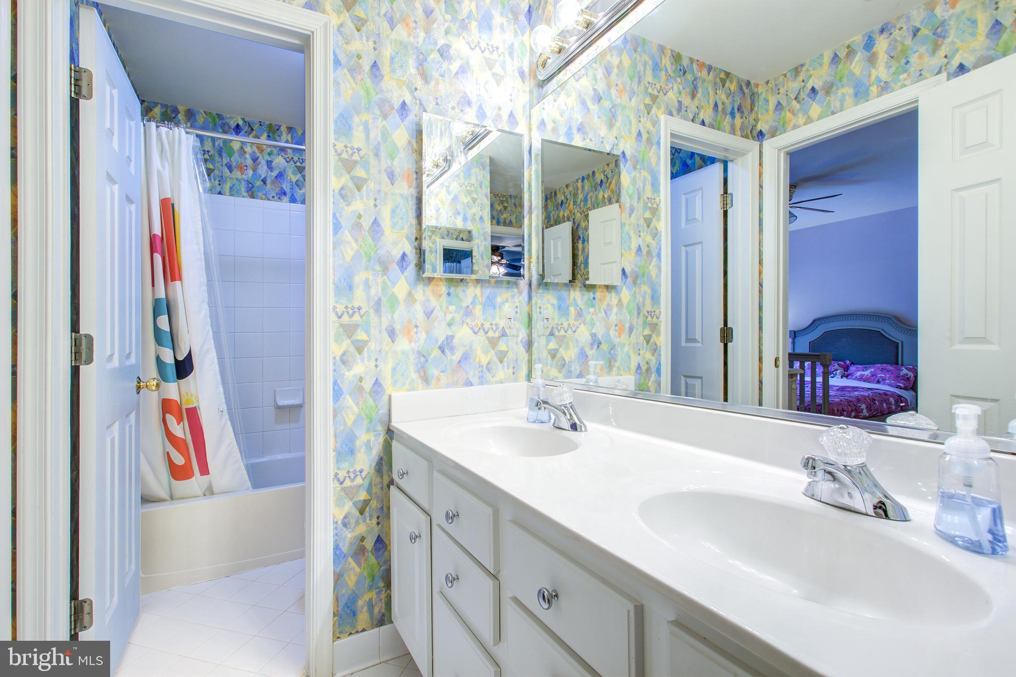 9390 Keyser Road Nokesville, VA 20181 - Photo 40 of 72 Upper level bath jack and jill to BR 2 and 3