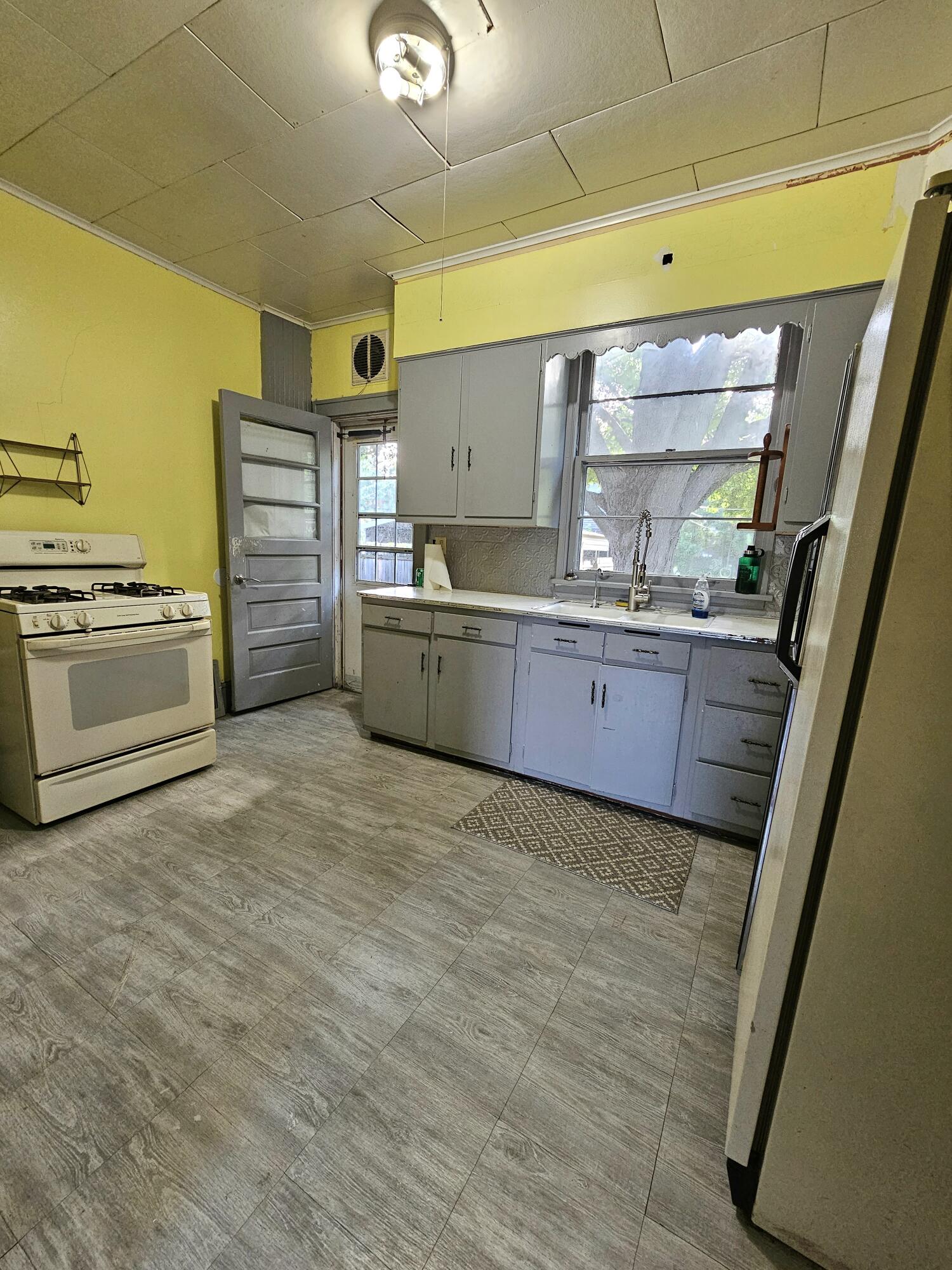 1004 North Main Street Three Rivers, MI 49093 - Photo 3 of 18 20230819_181602