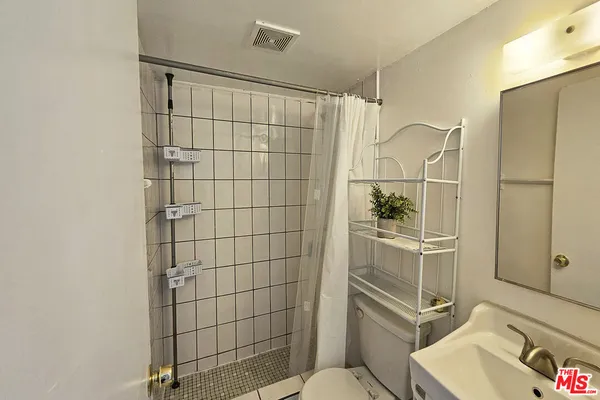 $1,800 | 1718 Grafton Street, Los Angeles, CA 90026