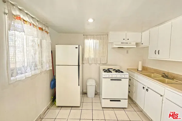 $1,800 | 1718 Grafton Street, Los Angeles, CA 90026