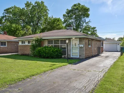 $200,000 | 17312 Greenbay Avenue, Lansing, IL 60438