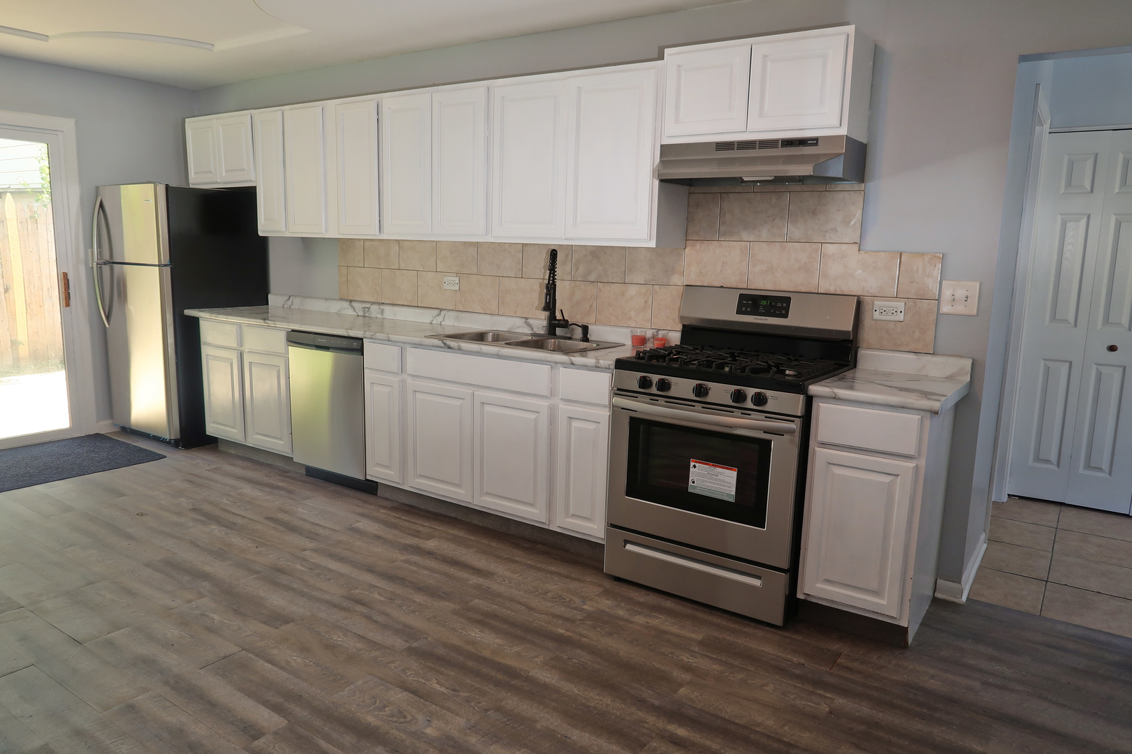 129 Kingston Road Bolingbrook, IL 60440 - Photo 11 of 37 a kitchen with a stove a refrigerator and a sink