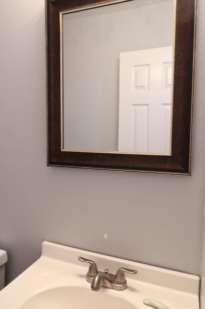 129 Kingston Road Bolingbrook, IL 60440 - Photo 29 of 37 a bathroom with a window