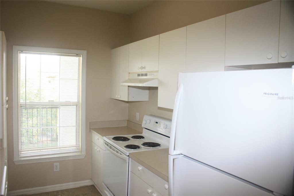 3621 Conroy Road, Unit 739 Orlando, FL 32839 - Photo 12 of 20 a kitchen with a stove and a refrigerator