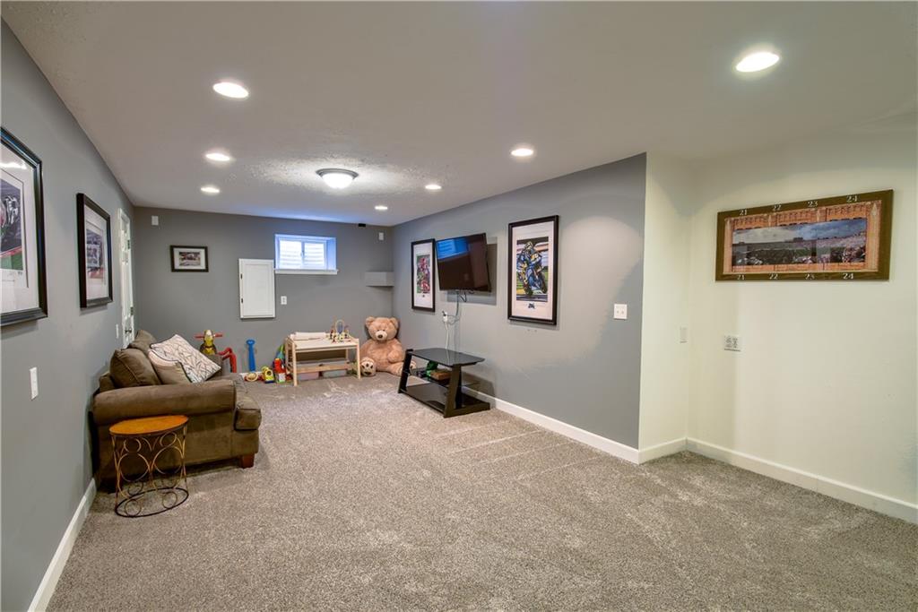 8249 Carloway Road Indianapolis, IN 46236 - Photo 18 of 26 Gallery Image 18