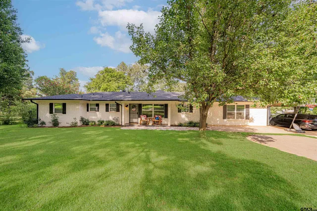 $320,000 | 400 Crestview, Hughes Springs, TX 75656